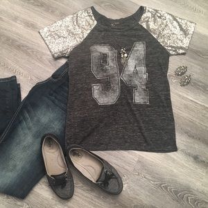 Sequined short sleeve gray t-shirt NWOT